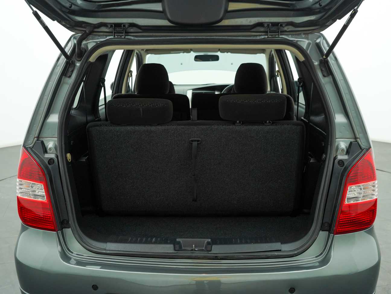 terpakai 2013 Nissan Grand Livina Comfort 1.6