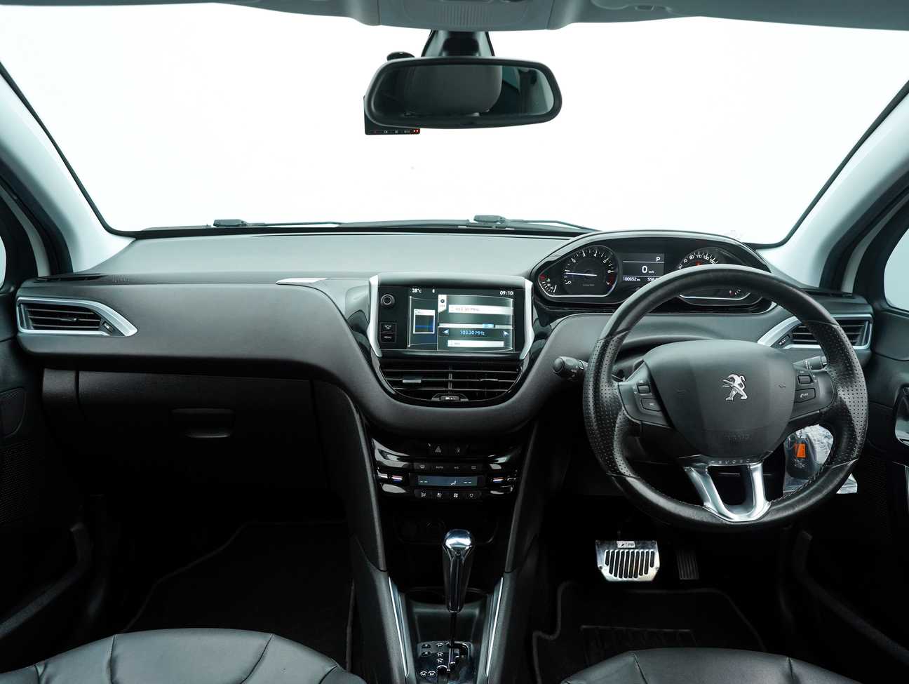 terpakai 2014 Peugeot 208 Allure 3 Door 1.6