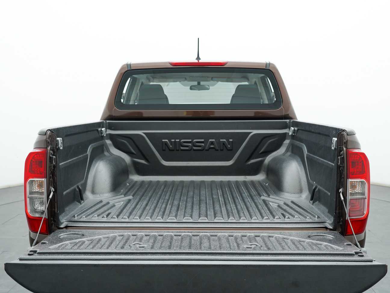 terpakai 2018 Nissan Navara NP300 V Dual Cab 2.5