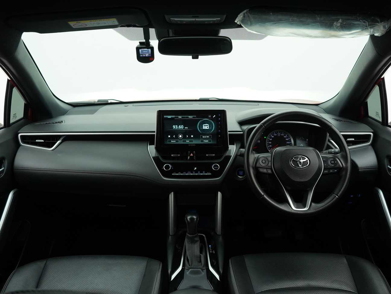 terpakai 2022 Toyota Corolla Cross V 1.8
