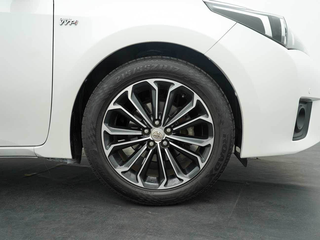 used 2014 Toyota Corolla Altis V 2.0