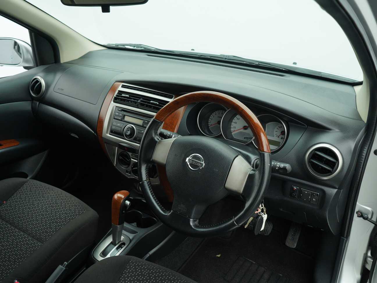 used 2013 Nissan Grand Livina CVTC Comfort 1.8