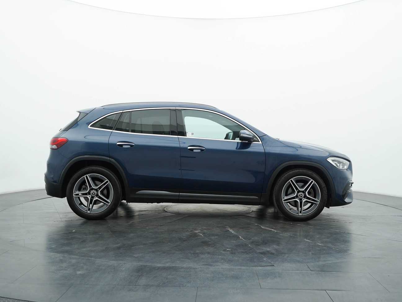 terpakai 2023 Mercedes-Benz GLA250 AMG Line 2.0