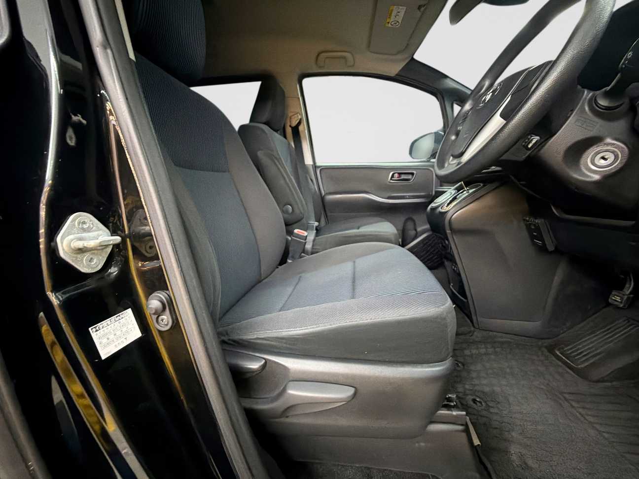 used 2018 Toyota Voxy X 2.0