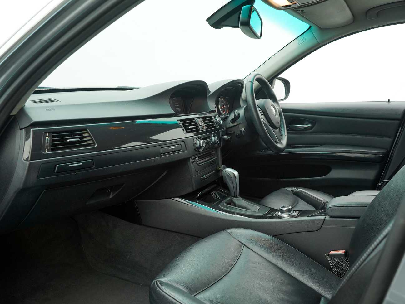 used 2011 BMW 320i  2.0