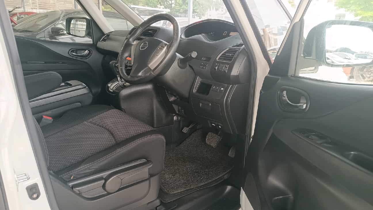 terpakai 2013 Nissan Serena S-Hybrid High-Way Star 2.0