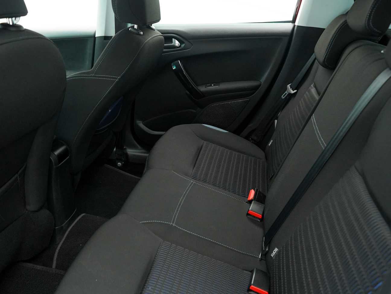 terpakai 2014 Peugeot 208 Allure 5 Door 1.6