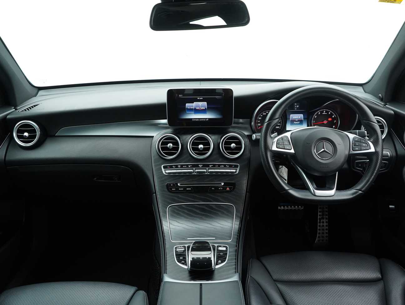 terpakai 2017 Mercedes-Benz GLC250 4MATIC AMG Line 2.0