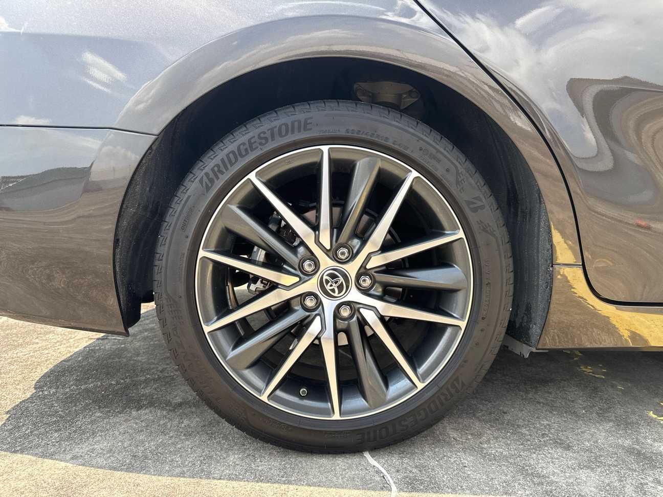 terpakai 2023 Toyota Camry V 2.5