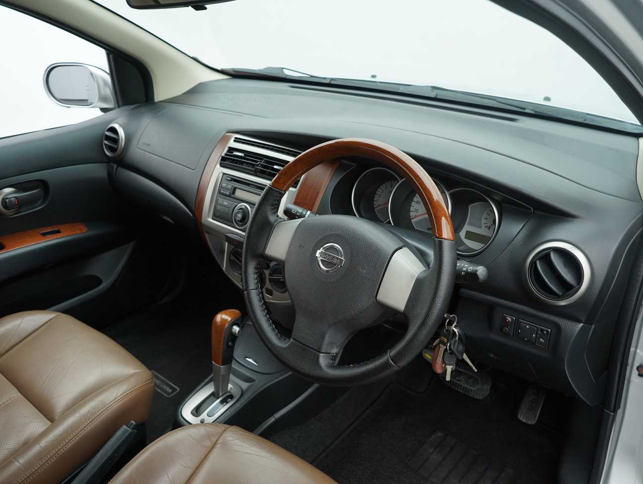 used 2013 Nissan Grand Livina CVTC Comfort 1.8