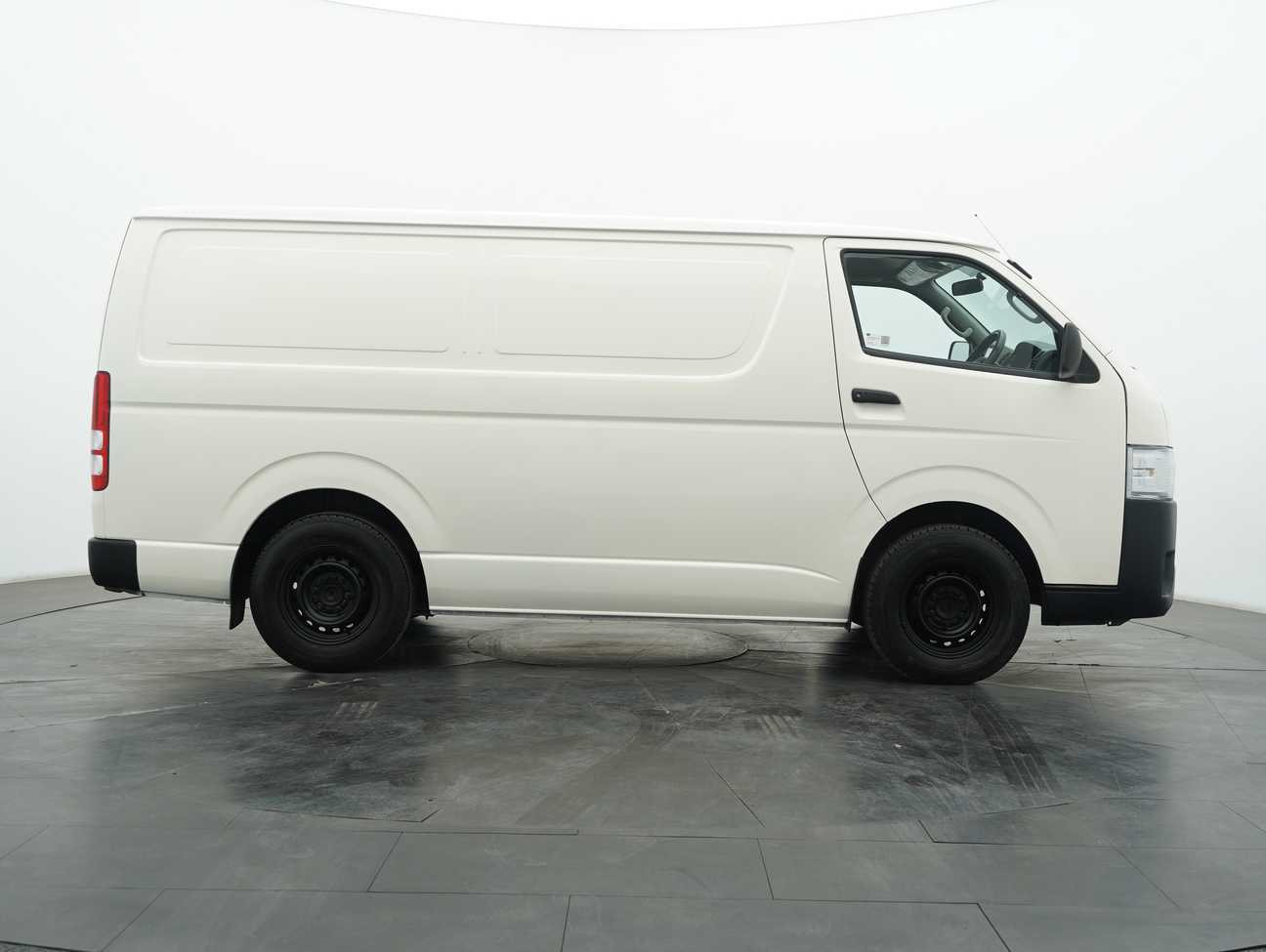 terpakai 2014 Toyota Hiace Panel Van 2.5