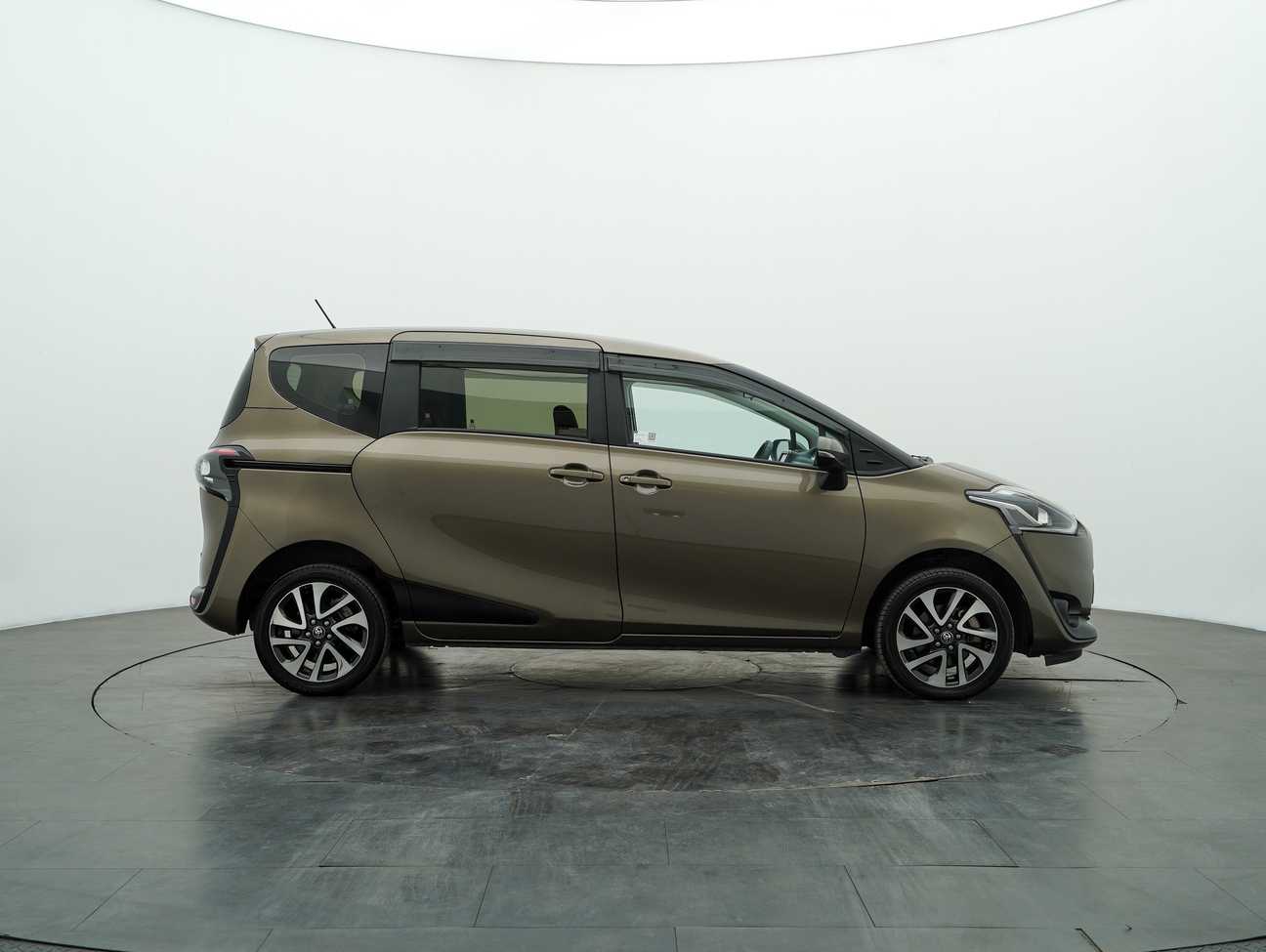 used 2018 Toyota Sienta V 1.5