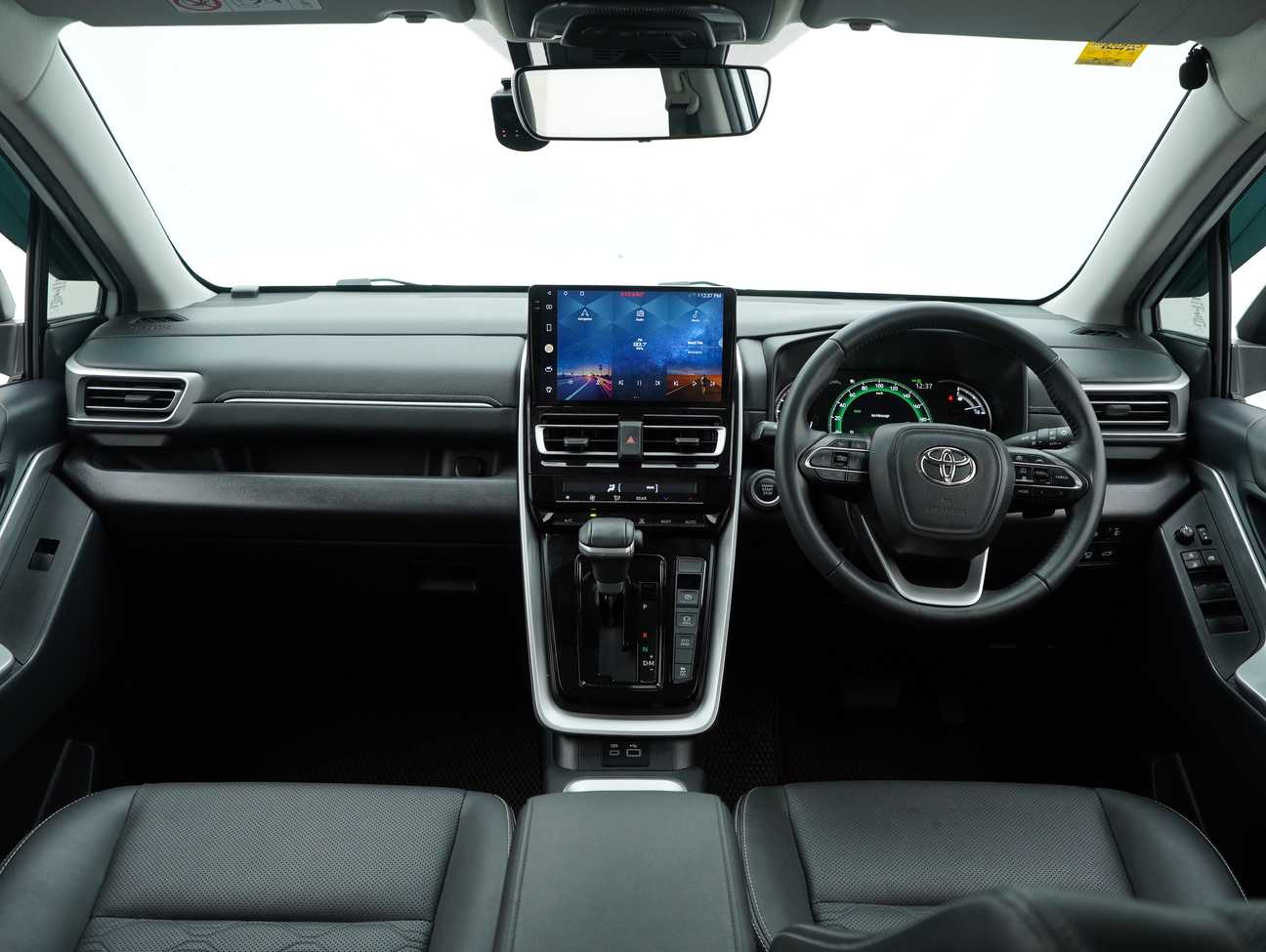 used 2023 Toyota Innova Zenix V 2.0