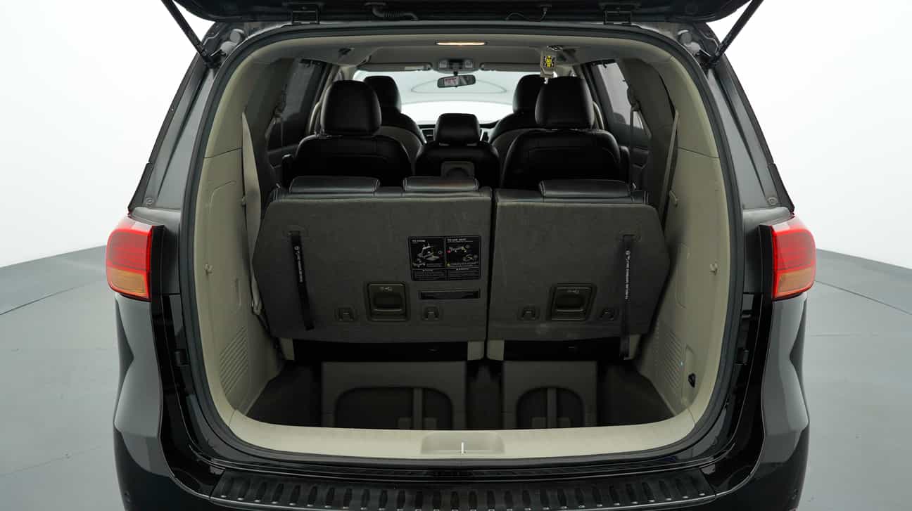 terpakai 2017 Kia CARNIVAL YP 2.2