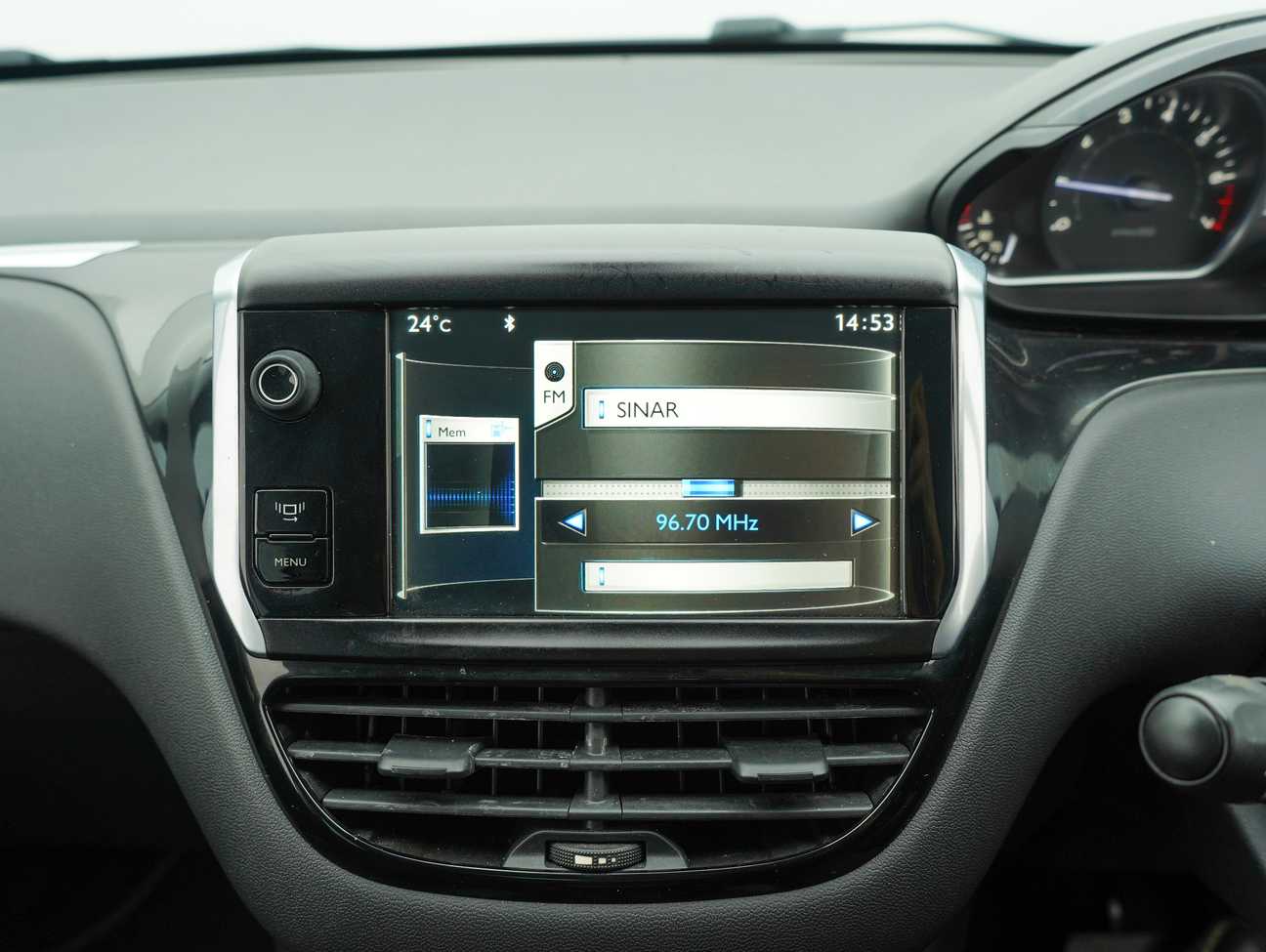 used 2014 Peugeot 208 5-DOOR 1.6