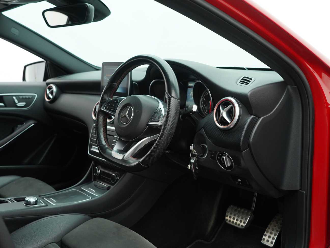 terpakai 2016 Mercedes-Benz A200  1.6