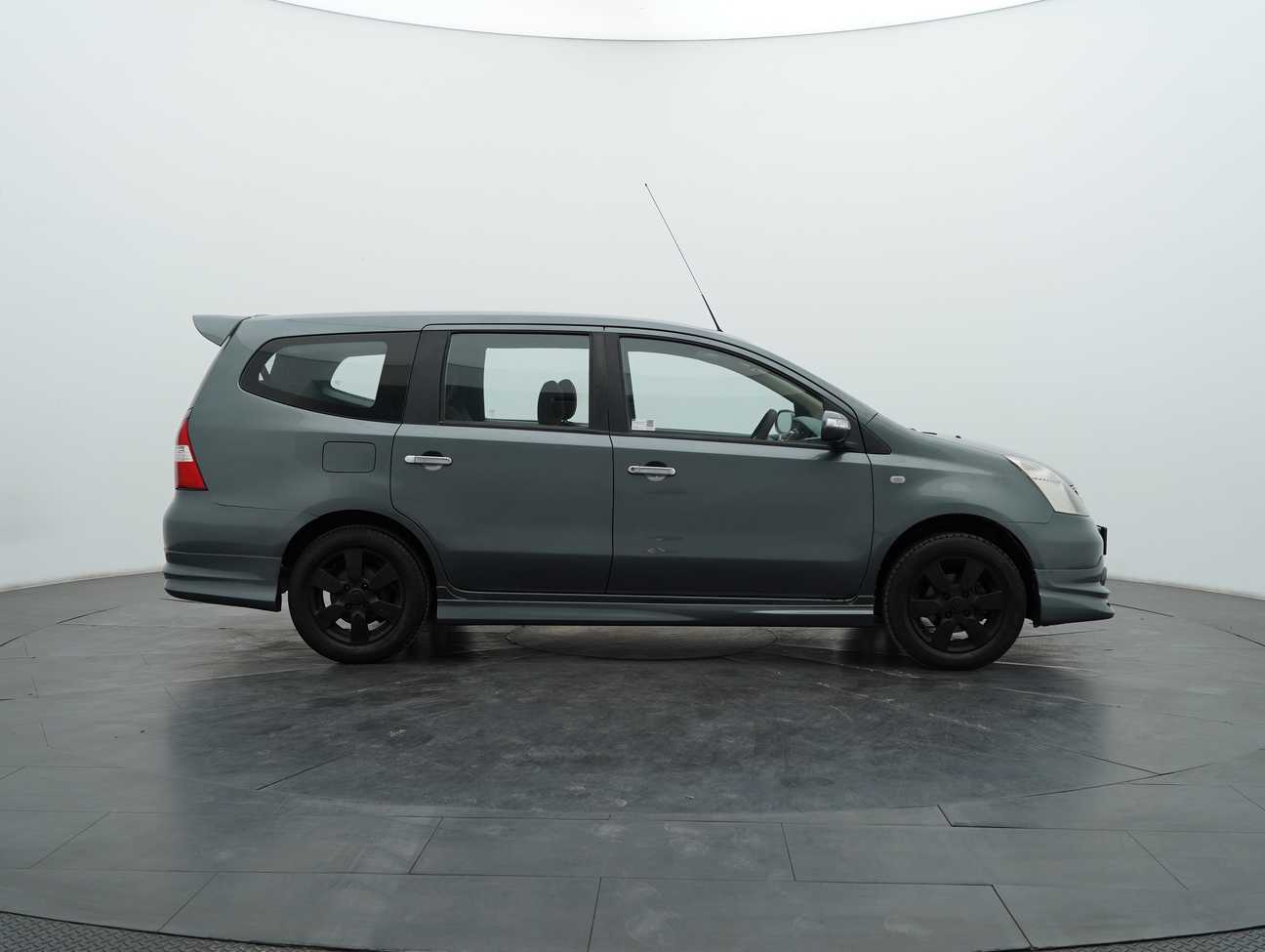 used 2013 Nissan Grand Livina CVTC Comfort 1.8