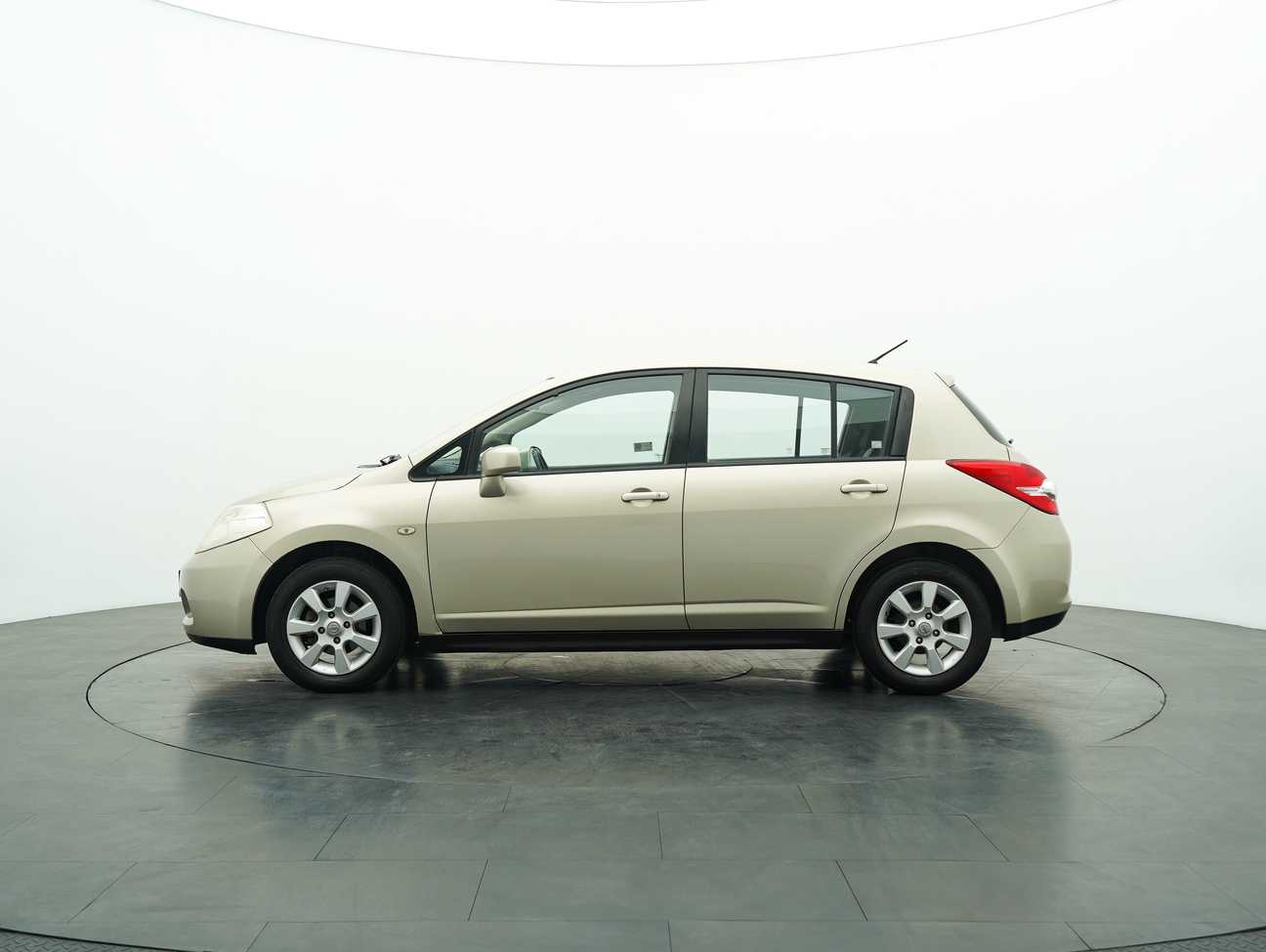 used 2014 Nissan Latio Comfort 1.8