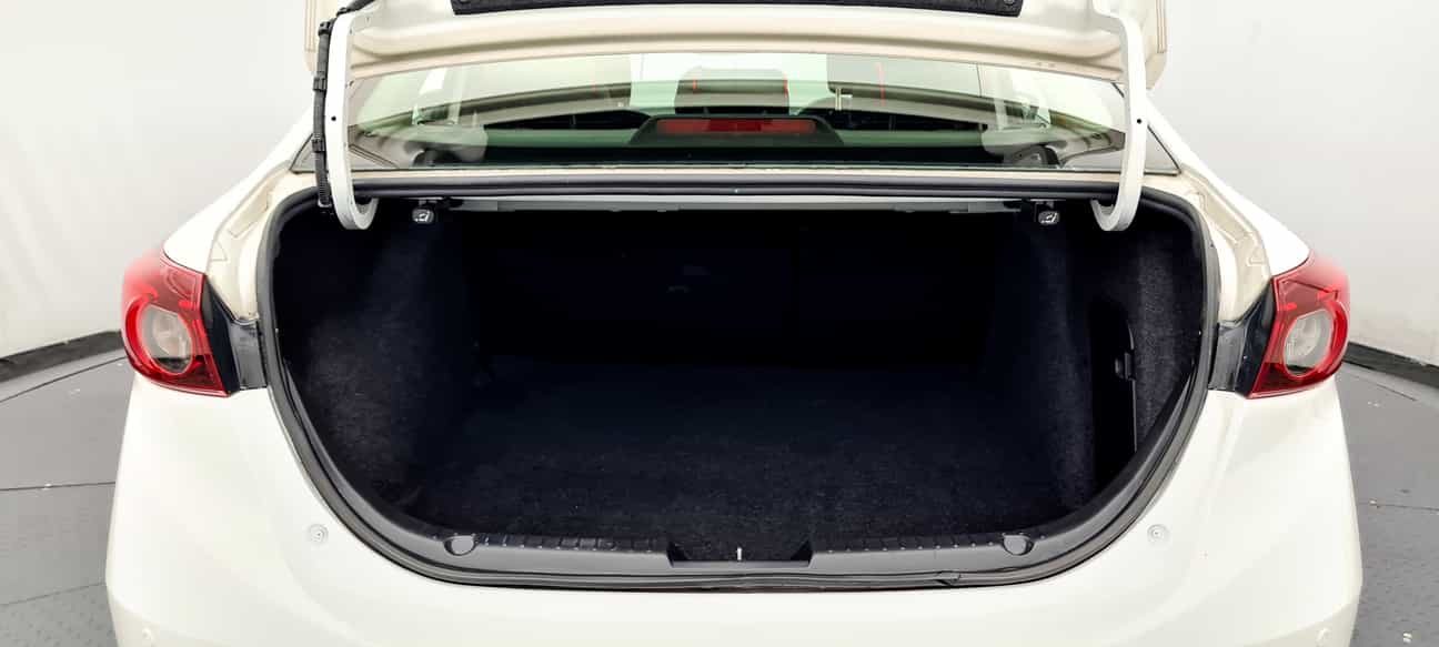 terpakai 2015 Mazda 3 SEDAN SKYACTIV-G (CKD) 2.0