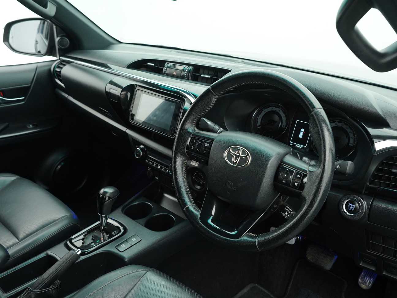 terpakai 2020 Toyota Hilux Black Edition Dual Cab 2.8