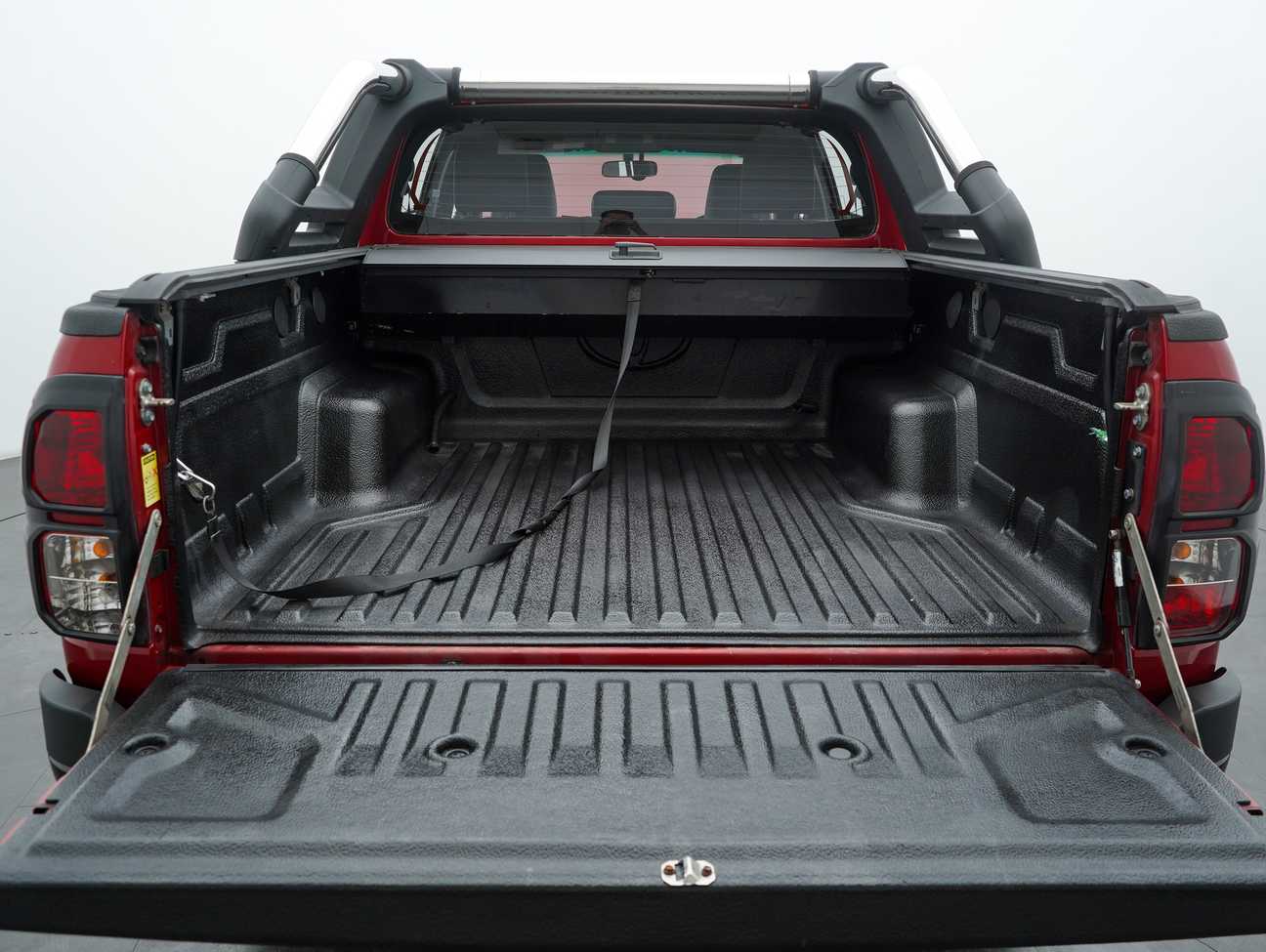 terpakai 2019 Toyota Hilux Black Edition Dual Cab 2.8