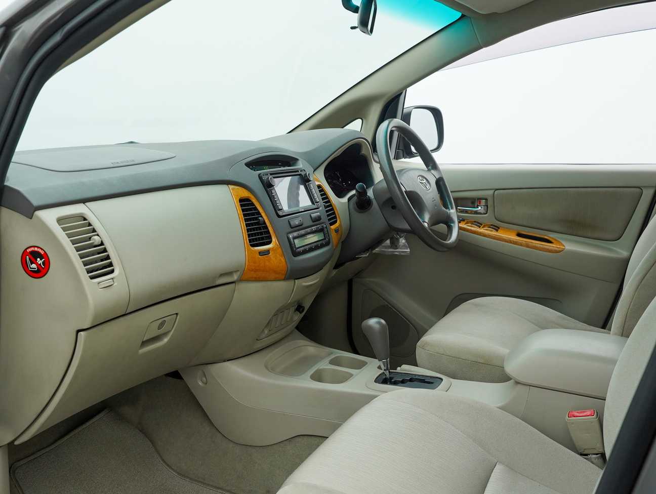 terpakai 2011 Toyota Innova G 2.0