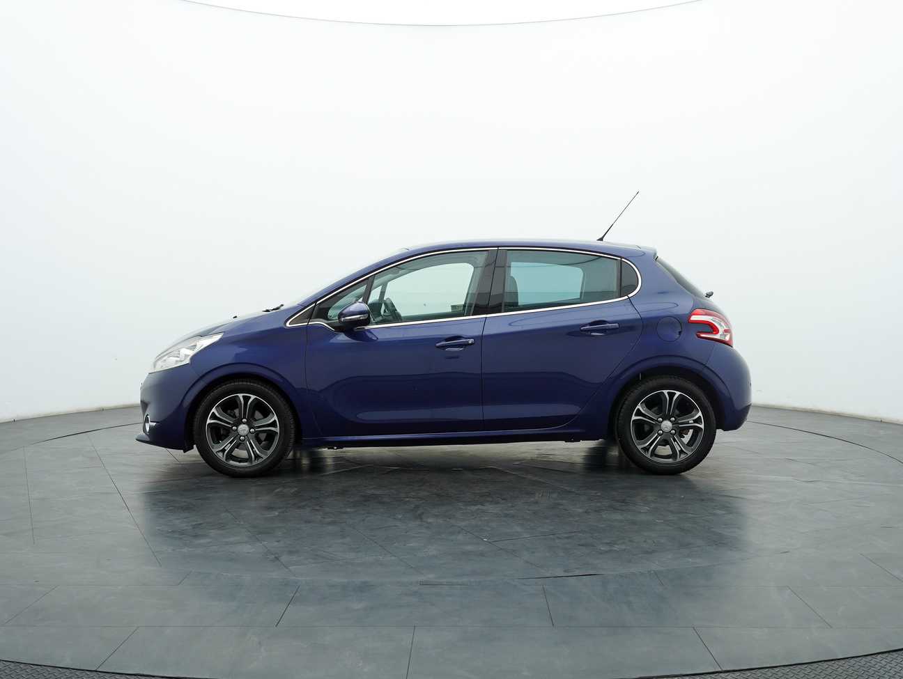 terpakai 2014 Peugeot 208 Allure 5 Door 1.6