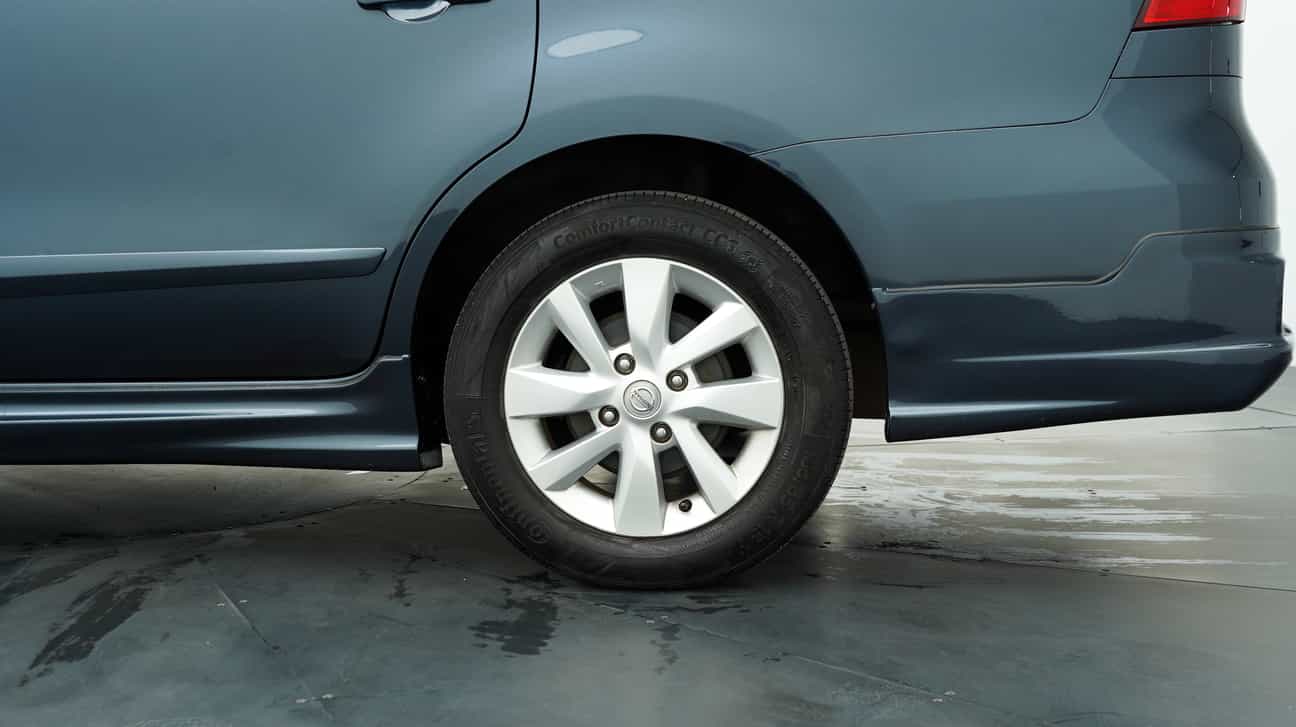 used 2015 Nissan GRAND LIVINA  1.8