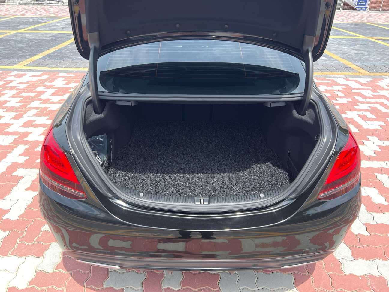 used 2018 Mercedes-Benz C300 AMG Line 2.0