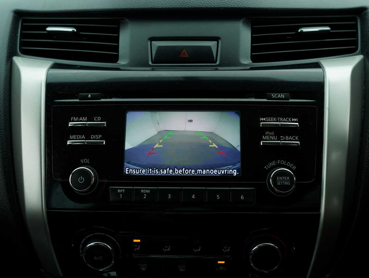 terpakai 2017 Nissan Navara NP300 V Dual Cab 2.5