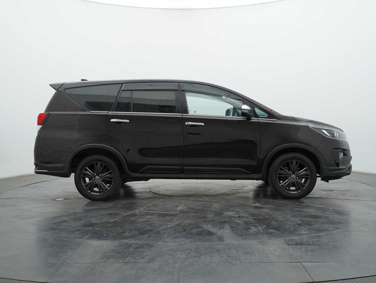used 2023 Toyota Innova X 2.0