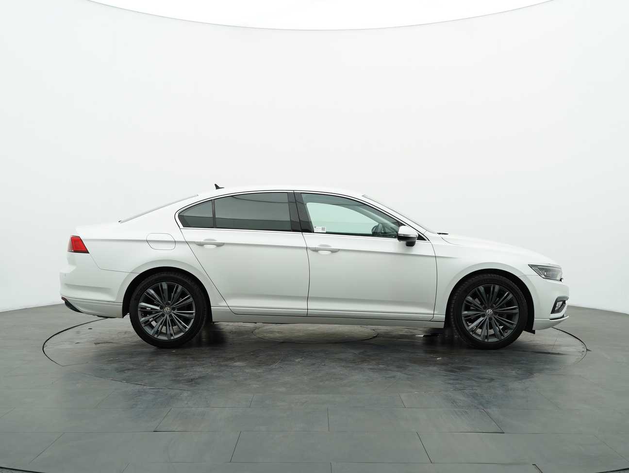terpakai 2020 Volkswagen Passat Elegance 2.0