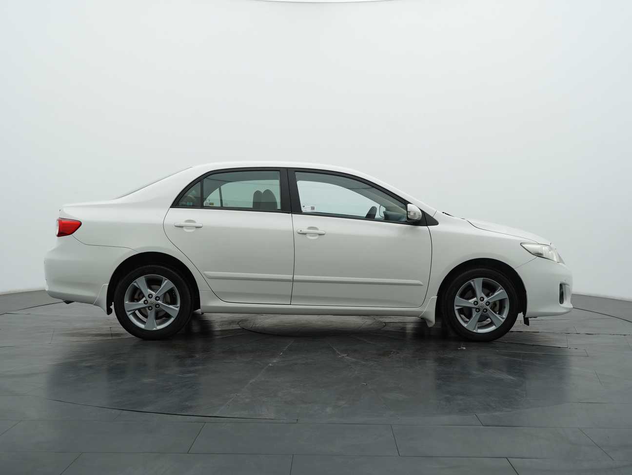 used 2011 Toyota Corolla Altis E 1.8