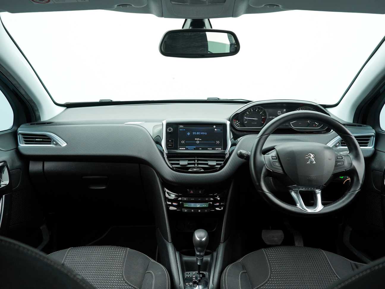 terpakai 2017 Peugeot 208 PureTech 1.2