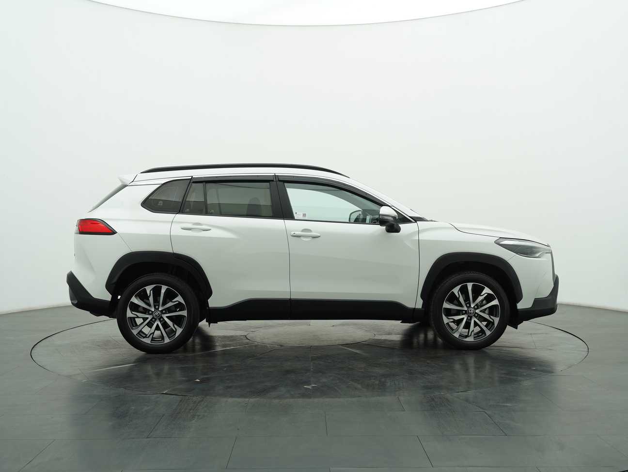 terpakai 2022 Toyota Corolla Cross V 1.8