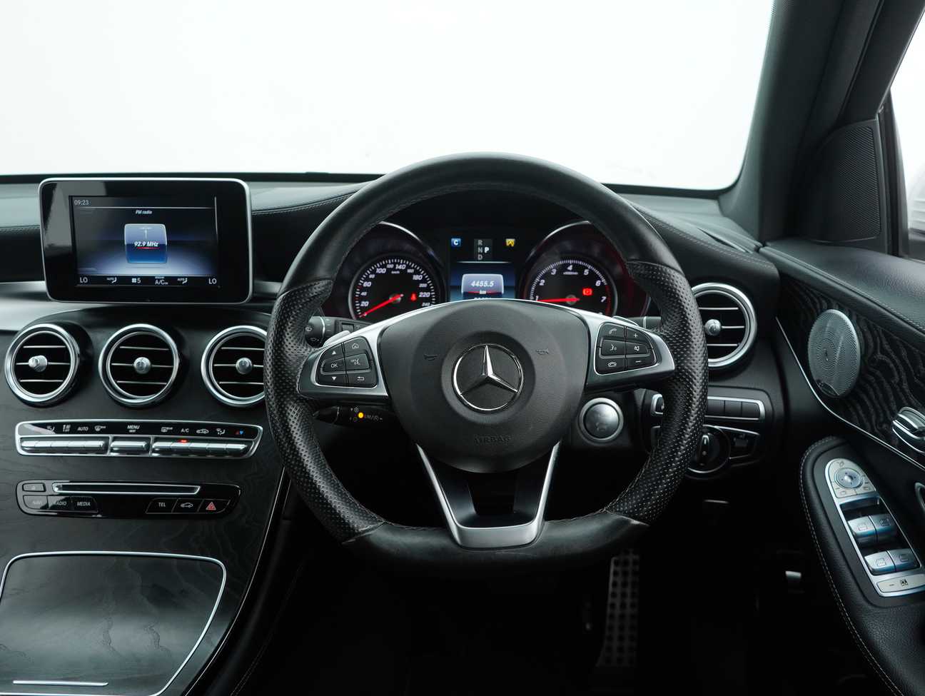 used 2018 Mercedes-Benz GLC250 4MATIC AMG Line 2.0