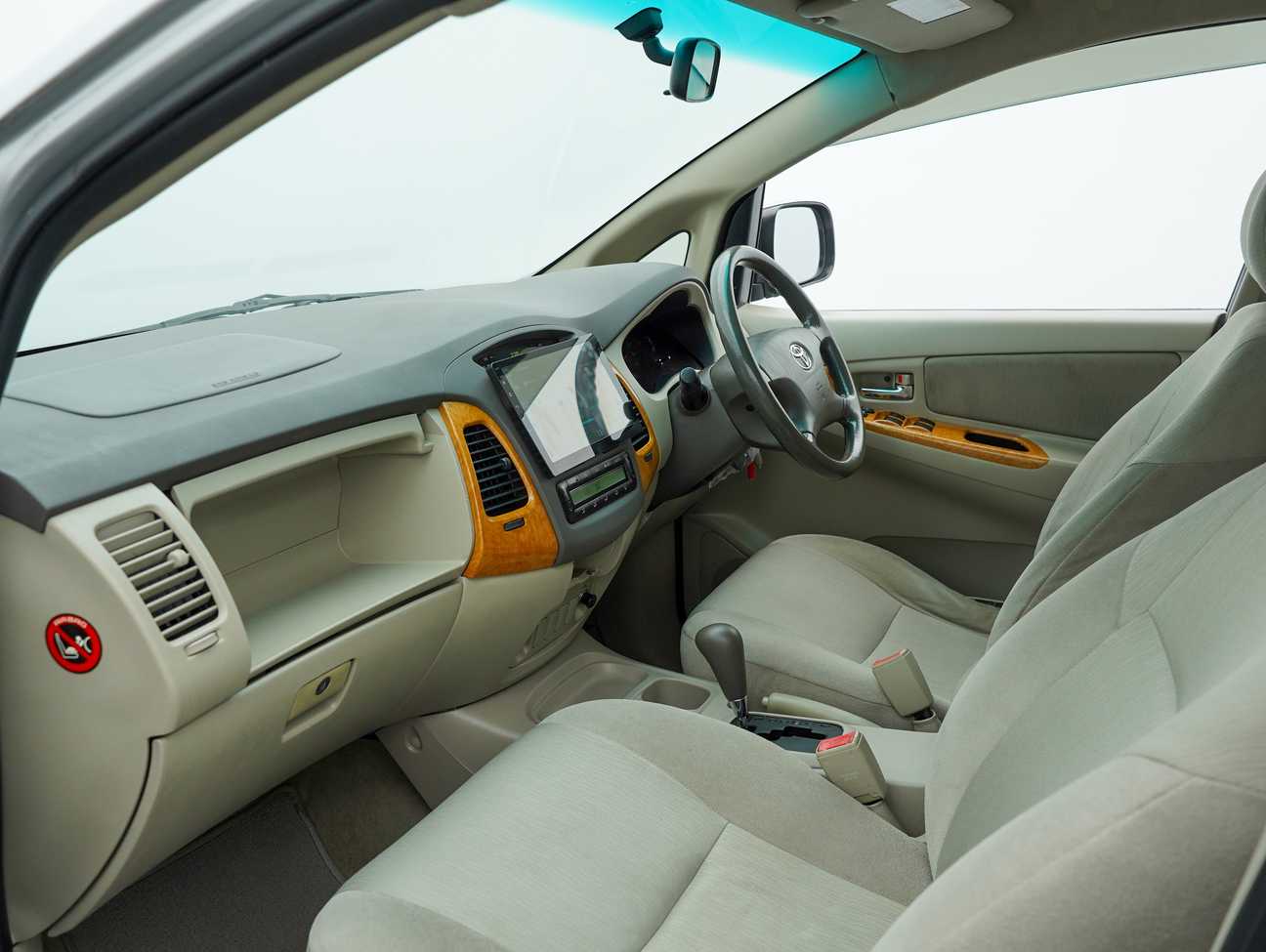 terpakai 2010 Toyota Innova G 2.0