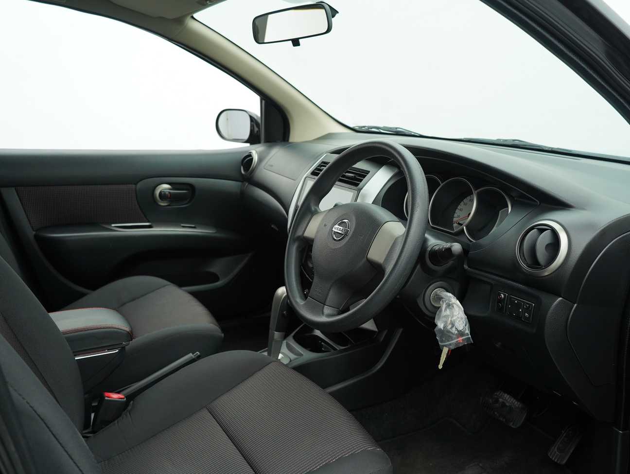 terpakai 2012 Nissan Livina X-Gear  1.6