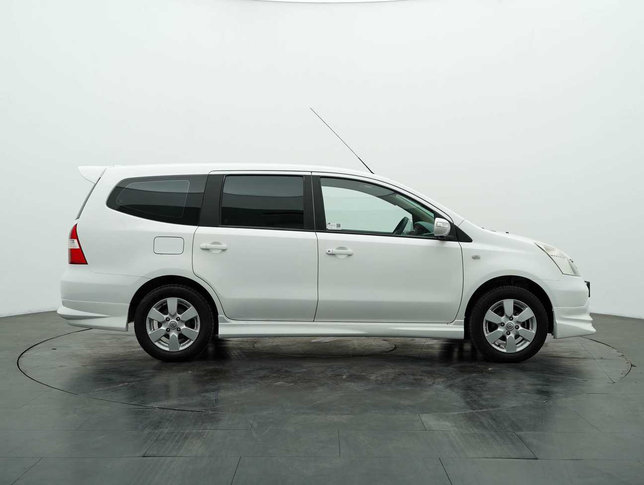 used 2012 Nissan Grand Livina ST-L Comfort 1.6
