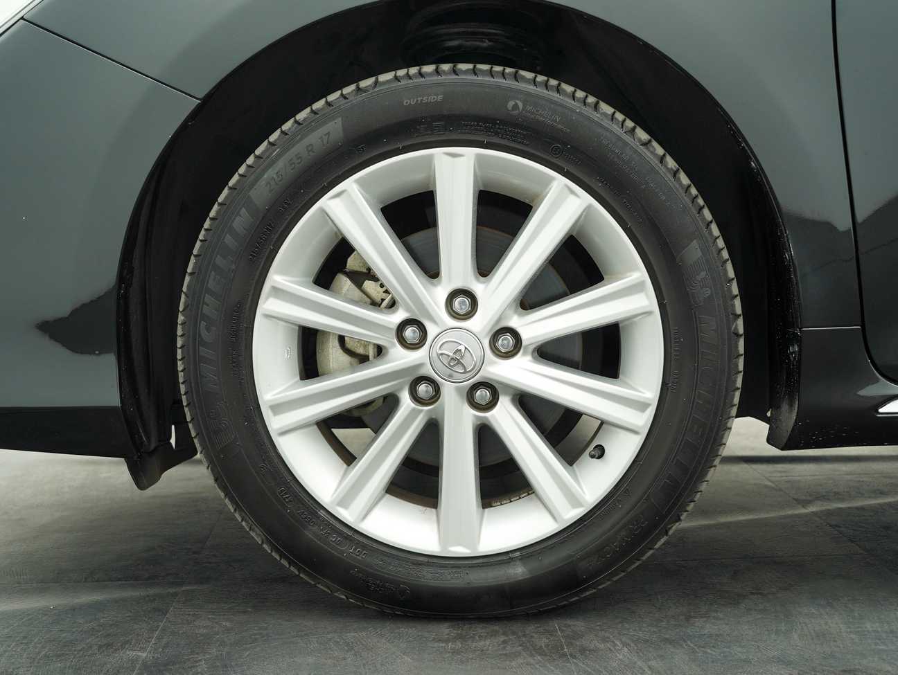 used 2014 Toyota Camry V 2.5