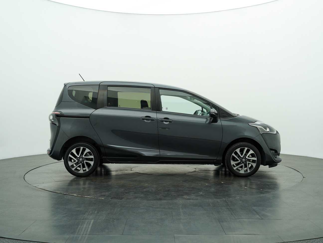 used 2018 Toyota Sienta V 1.5