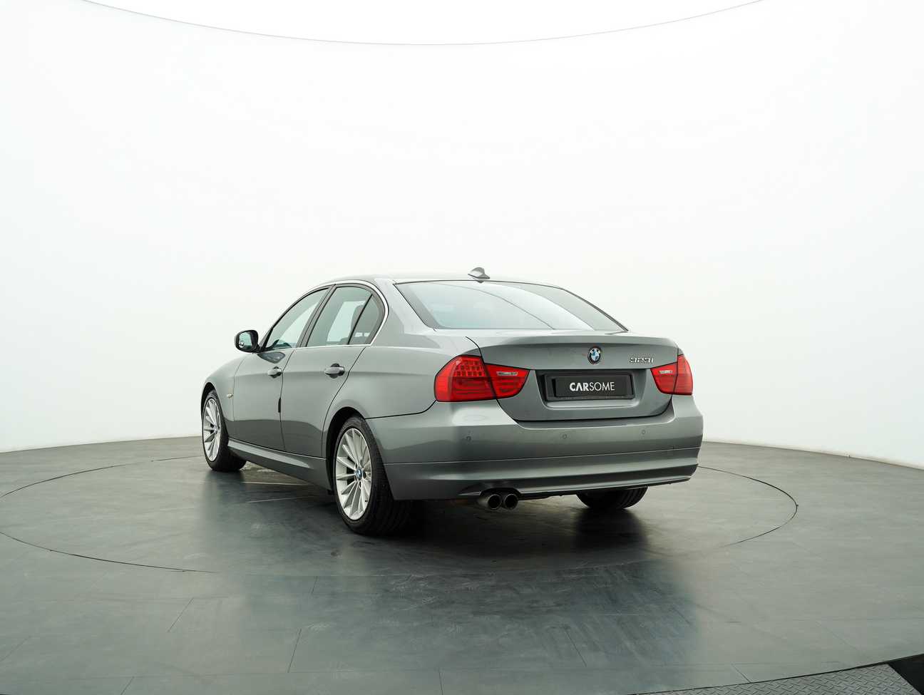 used 2010 BMW 323i  2.5