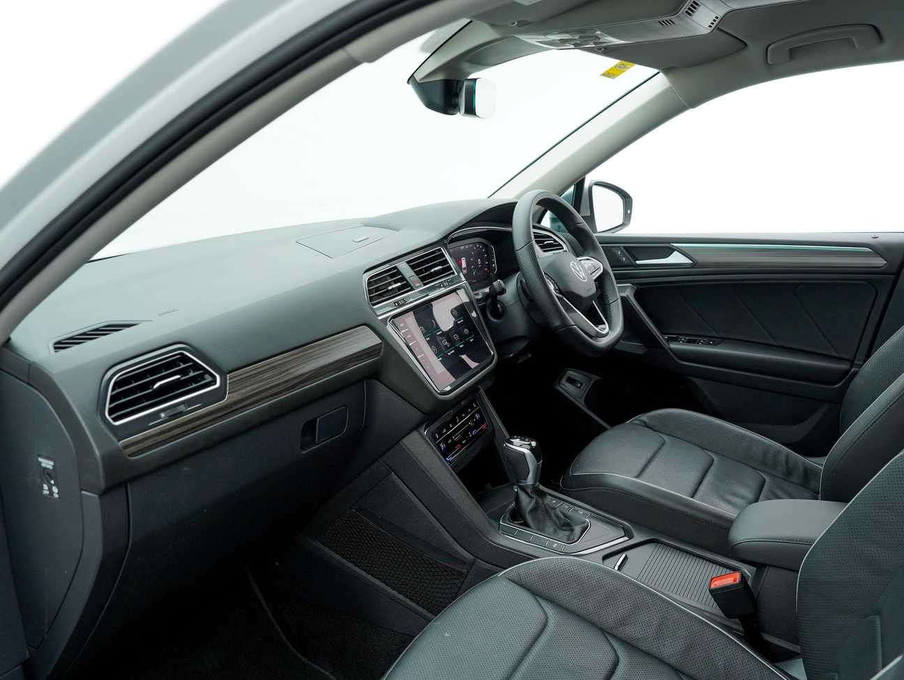 terpakai 2023 Volkswagen Tiguan Allspace Elegance 1.4