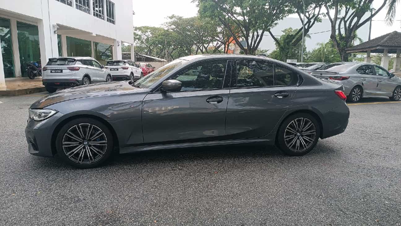 terpakai 2021 BMW 330i M Sport 2.0