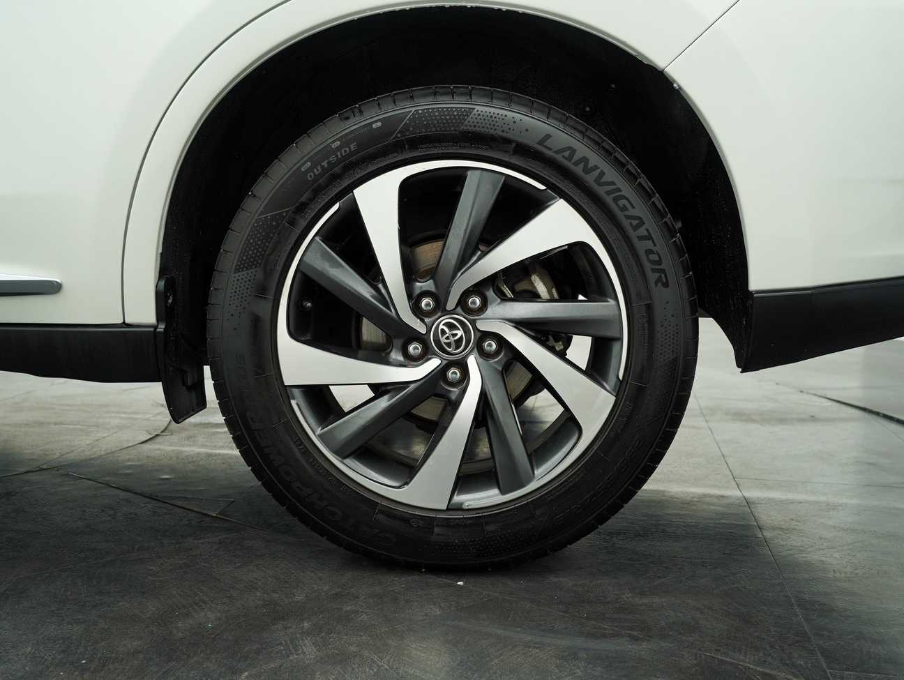 used 2018 Toyota Harrier Premium 2.0