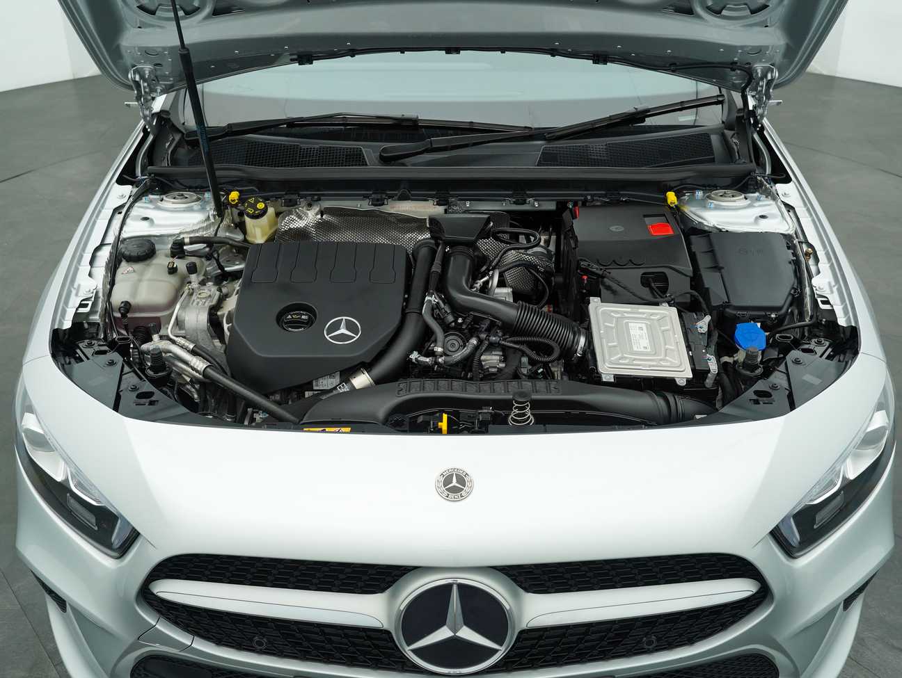terpakai 2022 Mercedes-Benz A200 Progressive Line 1.3
