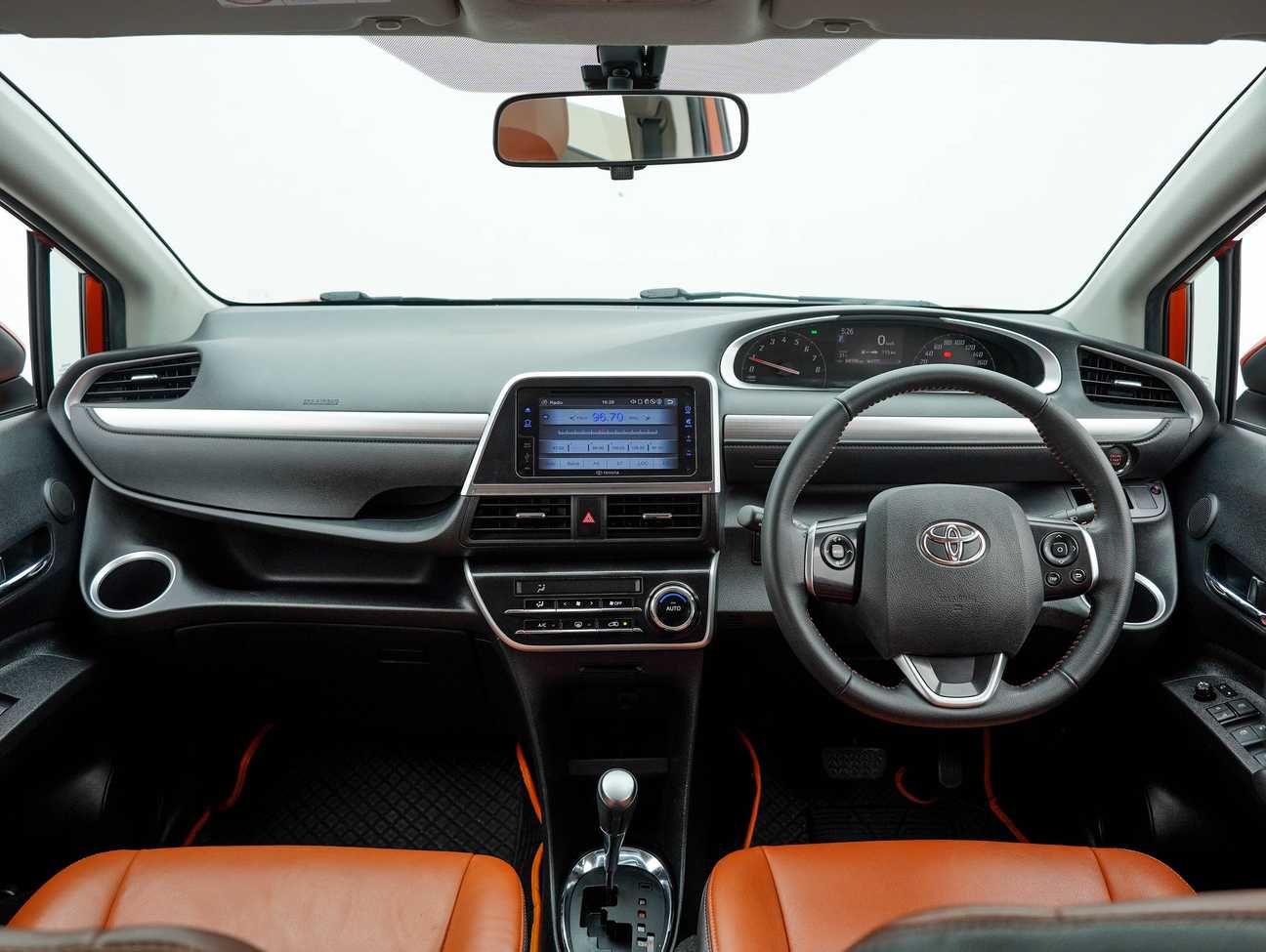 used 2018 Toyota Sienta V 1.5