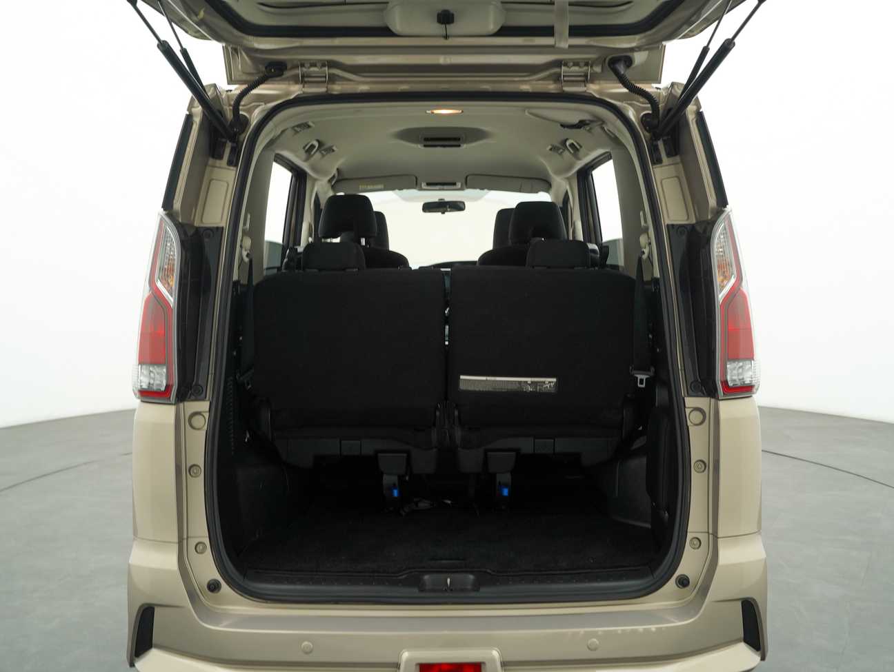 used 2020 Nissan Serena S-Hybrid High-Way Star 2.0