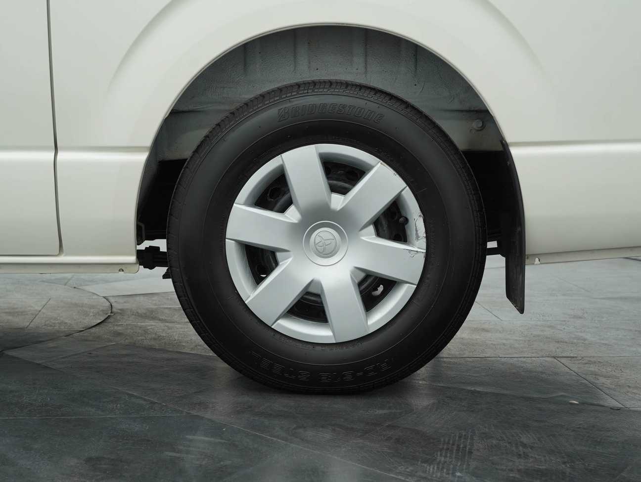 terpakai 2023 Toyota Hiace Panel 2.5