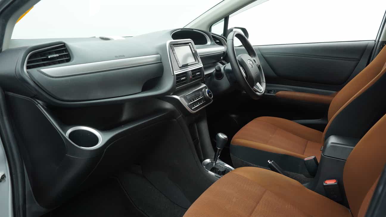 used 2017 Toyota SIENTA V 1.5